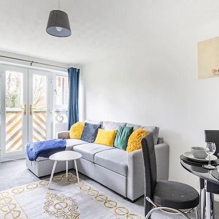 Two Bedroom Flat Near Colchester Hospital With Free Parking And Internet Mile End Bagian luar foto