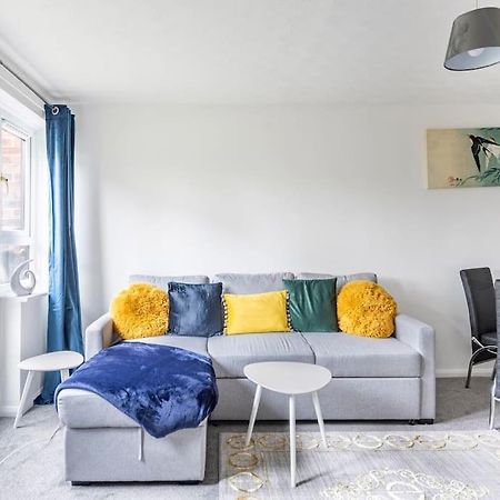 Two Bedroom Flat Near Colchester Hospital With Free Parking And Internet Mile End Bagian luar foto