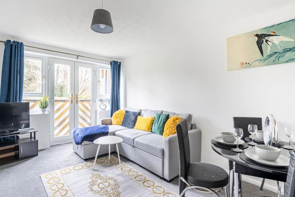 Two Bedroom Flat Near Colchester Hospital With Free Parking And Internet Mile End Bagian luar foto