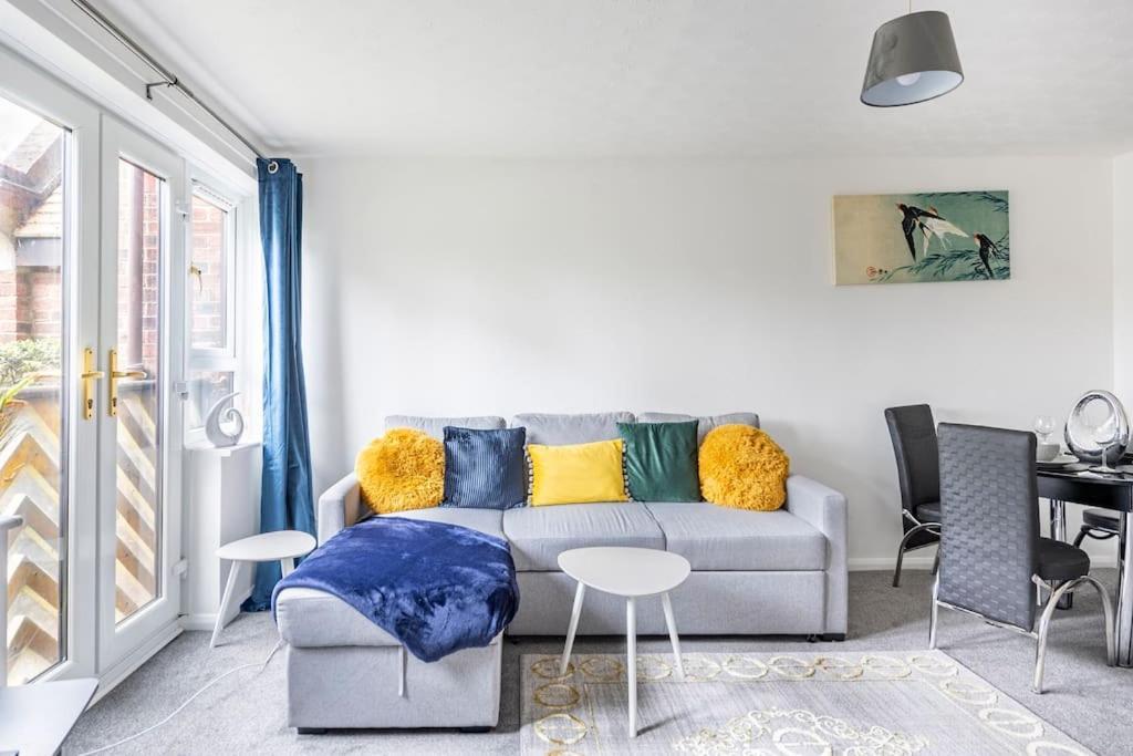 Two Bedroom Flat Near Colchester Hospital With Free Parking And Internet Mile End Bagian luar foto