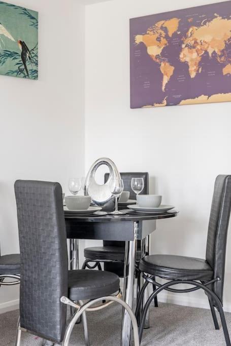 Two Bedroom Flat Near Colchester Hospital With Free Parking And Internet Mile End Bagian luar foto